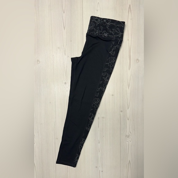 Skechers Black Leggings with Floral Pattern - Picture 3 of 6